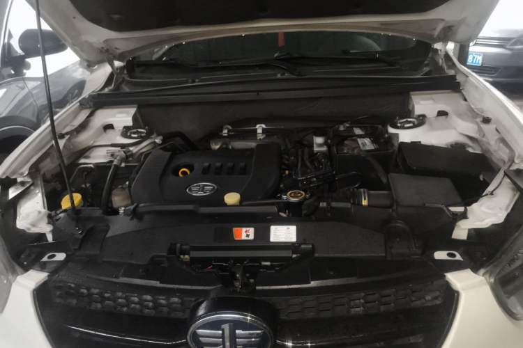 Used Bestune X80 2015 2.0L automatic luxury version Engine Bay