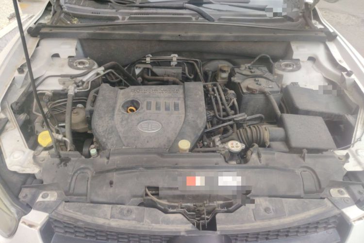Used Bestune X80 2015 2.0L automatic luxury version Engine Bay