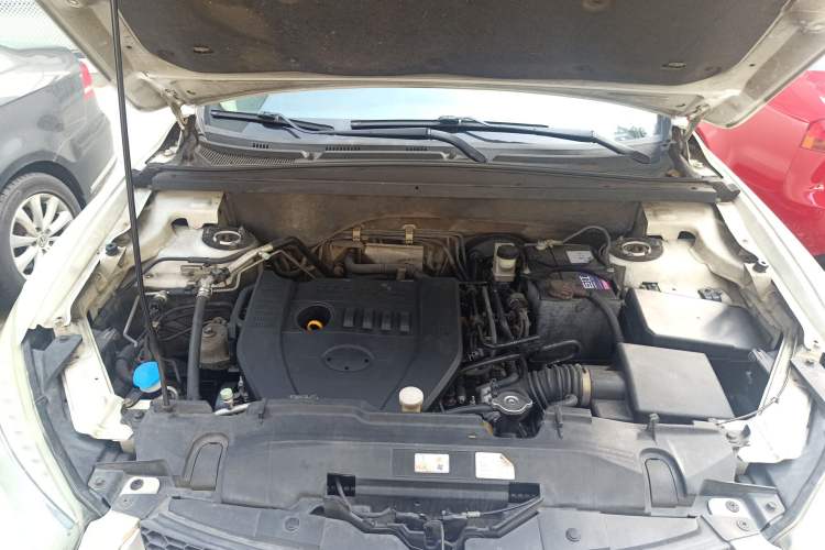 Used Bestune X80 2015 2.0L automatic luxury version Engine Bay