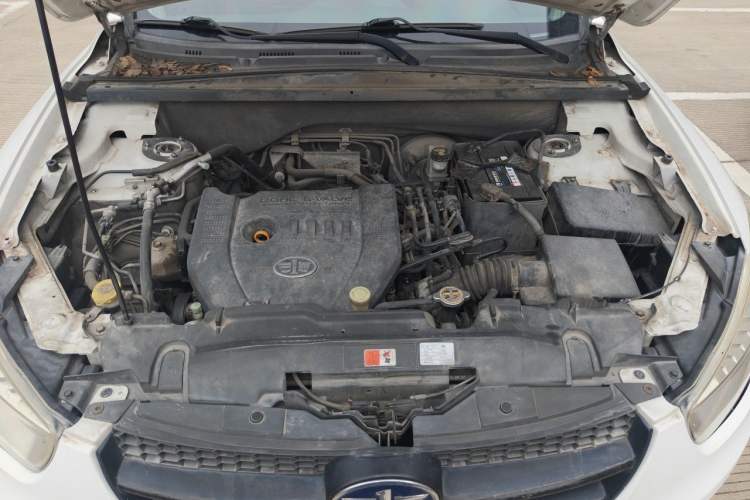 Used Bestune X80 2015 2.0L automatic comfort version Engine Bay