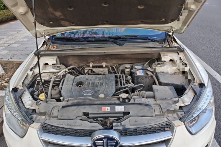 Used Bestune X80 2015 2.0L automatic luxury version Engine Bay