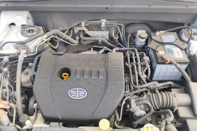 Used Bestune X80 2015 2.0L automatic luxury version Engine Bay