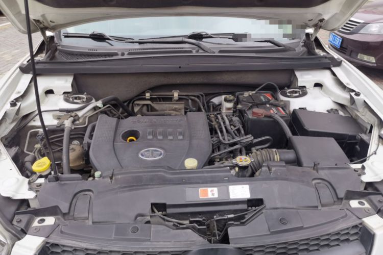 Used Bestune X80 2015 2.0L automatic comfort version Engine Bay