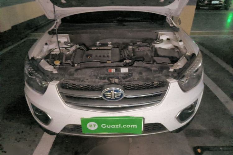 Used Bestune X80 2015 2.0L automatic luxury version Engine Bay
