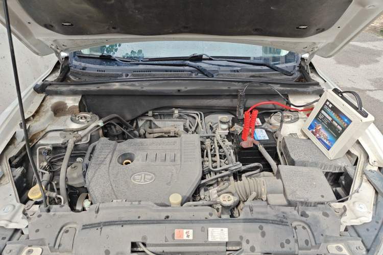 Used Bestune X80 2015 2.0L automatic luxury version Engine Bay