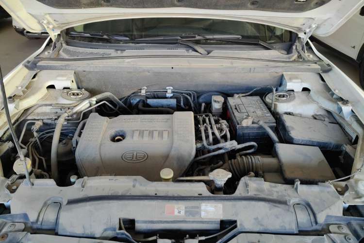 Used Bestune X80 2015 2.0L automatic comfort version Engine Bay