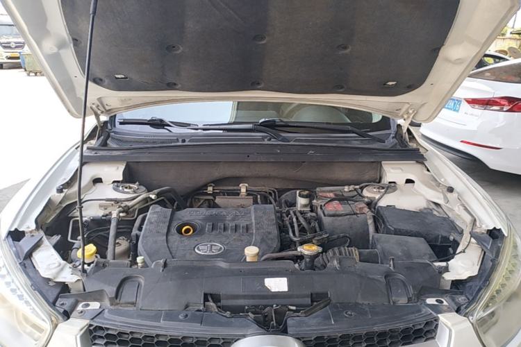 Used Bestune X80 2015 2.0L Automatic Comfort Anniversary Edition Engine Bay