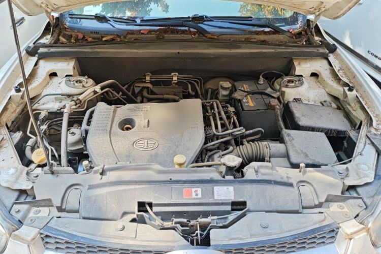 Used Bestune X80 2015 2.0L automatic comfort version Engine Bay