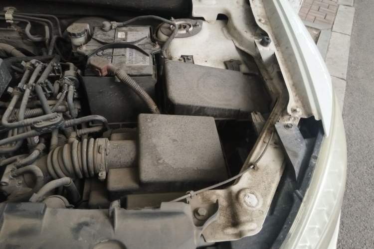 Used Bestune X80 2015 2.0L automatic luxury version Engine Bay Left