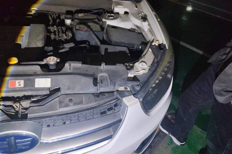 Used Bestune X80 2015 2.0L automatic comfort version Engine Bay Left