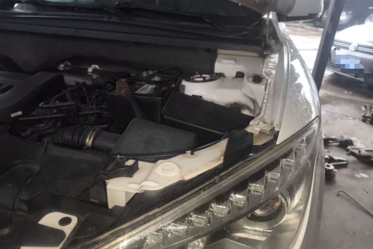Used Bestune X80 2015 2.0L automatic luxury version Engine Bay Left