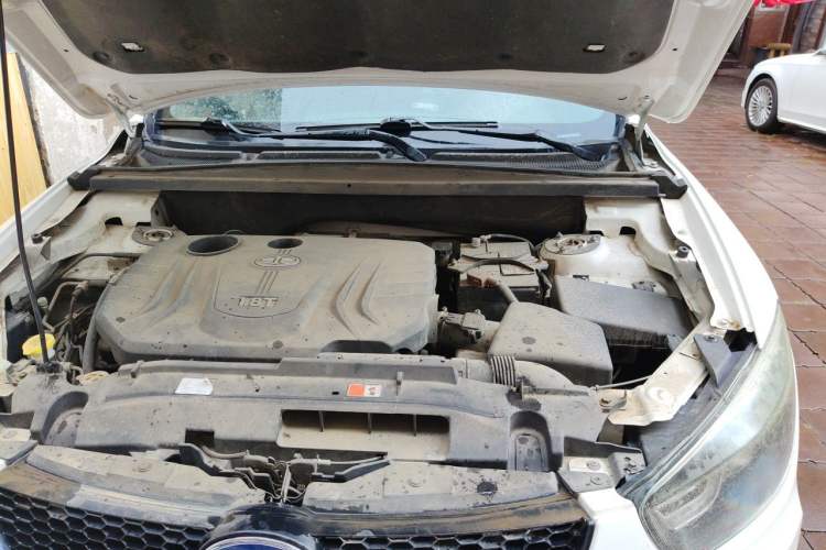 Used Bestune X80 2015 1.8T Automatic Sport Model Engine Bay Left