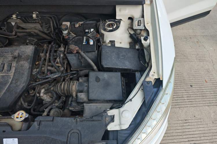 Used Bestune X80 2015 2.0L automatic luxury version Engine Bay Left