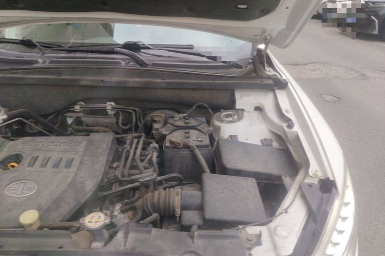 Used Bestune X80 2015 2.0L automatic luxury version Engine Bay Left