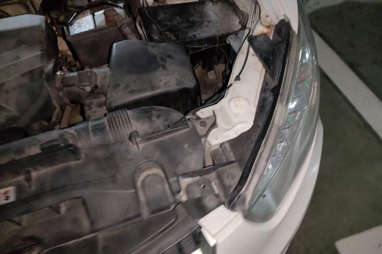 Used Bestune X80 2015 1.8T Automatic Luxury Model Engine Bay Left
