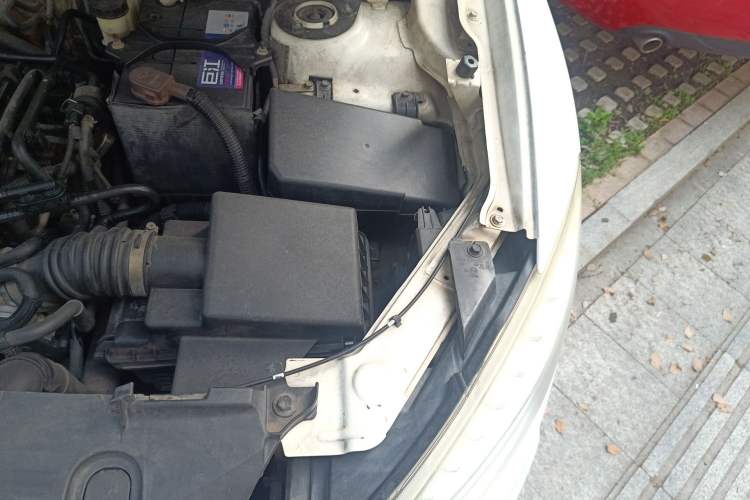 Used Bestune X80 2015 2.0L automatic luxury version Engine Bay Left