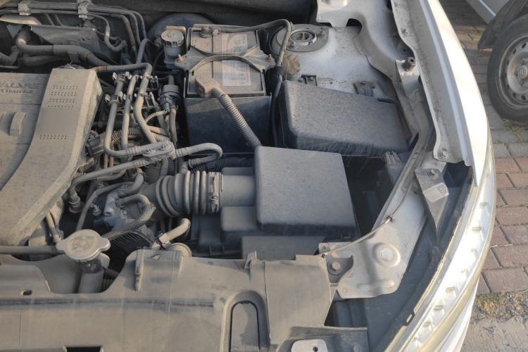 Used Bestune X80 2015 2.0L automatic luxury version Engine Bay Left