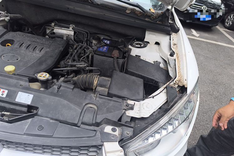 Used Bestune X80 2015 2.0L automatic luxury version Engine Bay Left