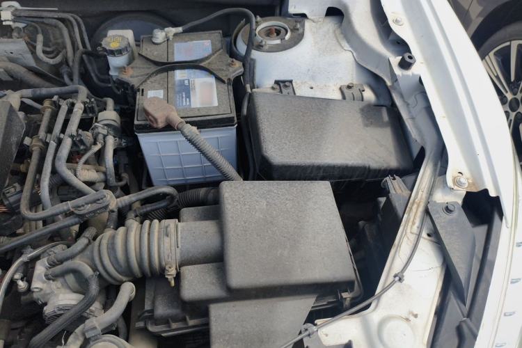 Used Bestune X80 2015 2.0L automatic luxury version Engine Bay Left