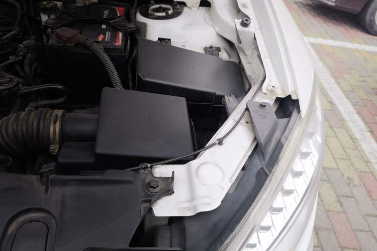 Used Bestune X80 2015 2.0L automatic comfort version Engine Bay Left