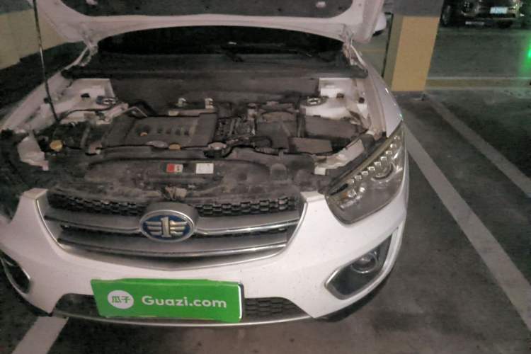 Used Bestune X80 2015 2.0L automatic luxury version Engine Bay Left