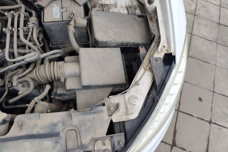 Used Bestune X80 2015 2.0L automatic comfort version Engine Bay Left