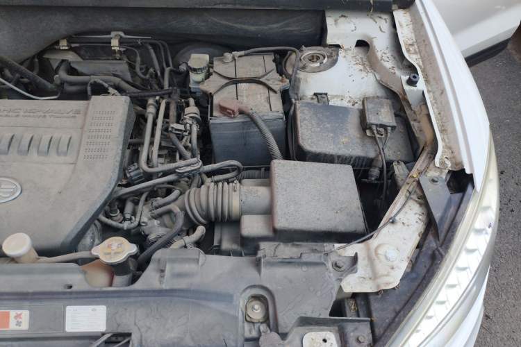Used Bestune X80 2015 2.0L automatic comfort version Engine Bay Left