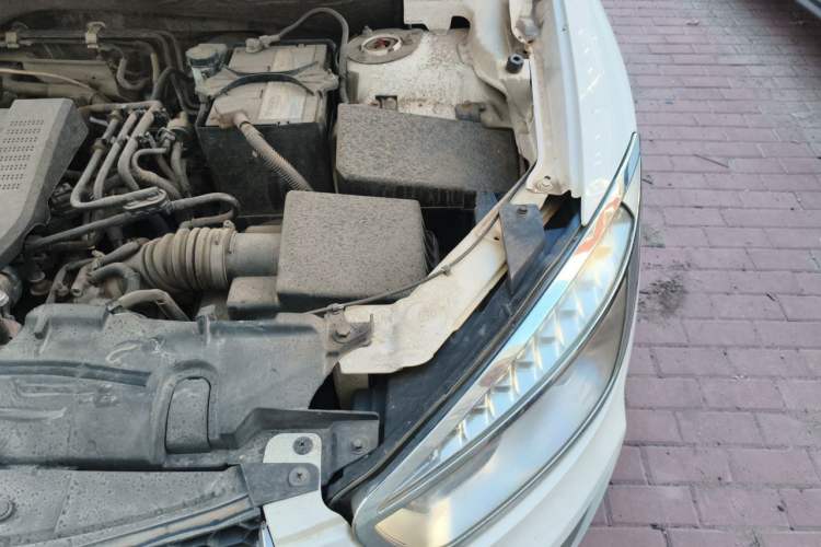 Used Bestune X80 2015 2.0L automatic luxury version Engine Bay Left