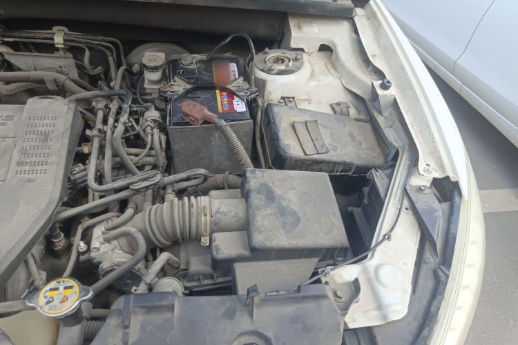 Used Bestune X80 2015 2.0L automatic luxury version Engine Bay Left