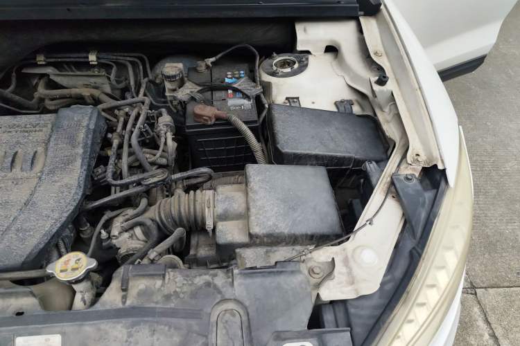Used Bestune X80 2015 2.0L automatic comfort version Engine Bay Left