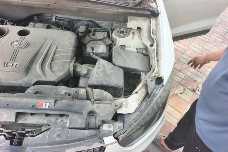 Used Bestune X80 2015 1.8T Automatic Sport Model Engine Bay Left