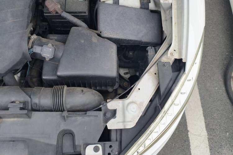 Used Bestune X80 2015 1.8T Automatic Luxury Model Engine Bay Left