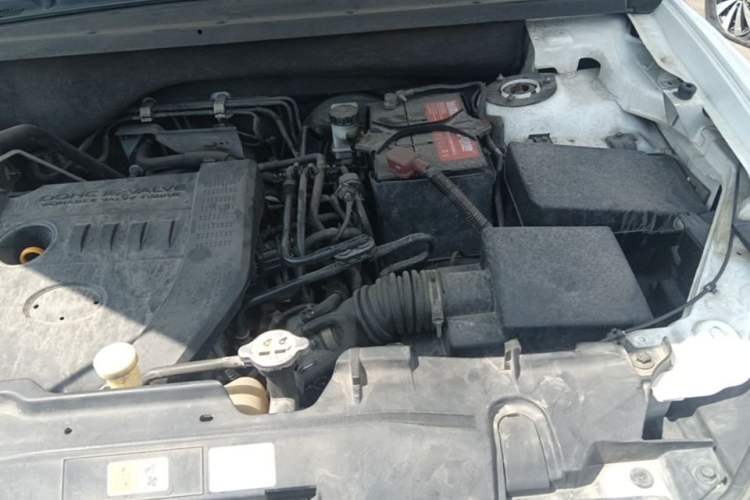 Used Bestune X80 2015 2.0L automatic luxury version Engine Bay Left