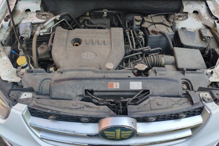 Used Bestune X80 2015 2.0L automatic comfort version Engine Bay