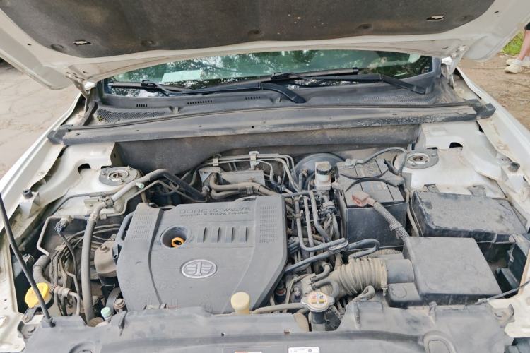 Used Bestune X80 2015 2.0L automatic comfort version Engine Bay