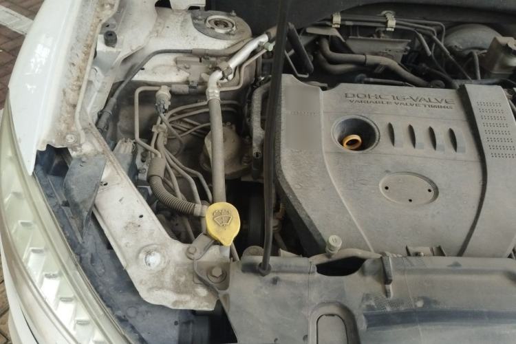 Used Bestune X80 2015 2.0L automatic luxury version Engine Bay Right