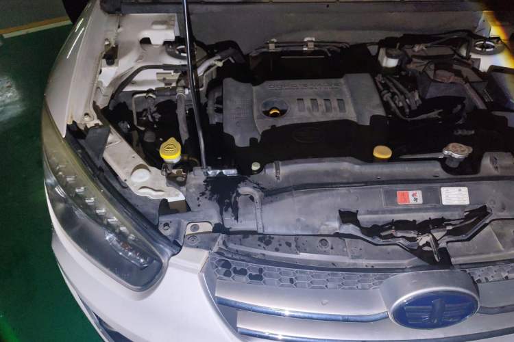 Used Bestune X80 2015 2.0L automatic comfort version Engine Bay Right