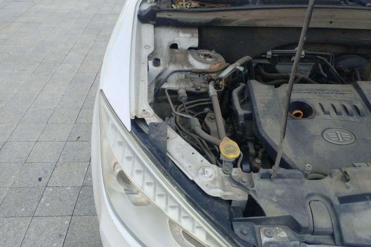 Used Bestune X80 2015 2.0L Automatic Comfort Anniversary Edition Engine Bay Right