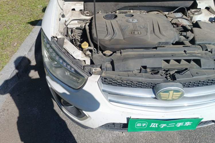 Used Bestune X80 2015 1.8T Automatic Luxury Model Engine Bay Right