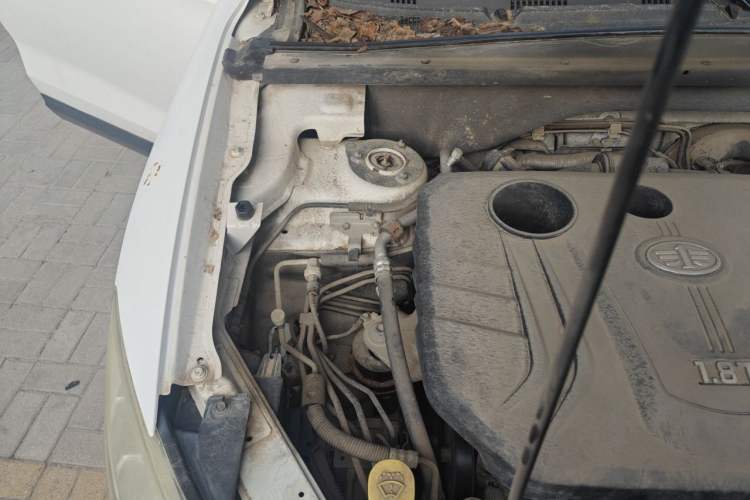 Used Bestune X80 2015 1.8T Automatic Luxury Model Engine Bay Right
