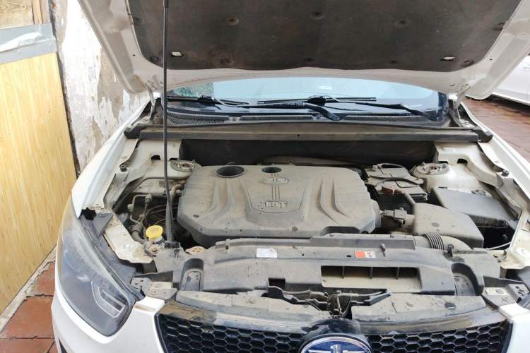 Used Bestune X80 2015 1.8T Automatic Sport Model Engine Bay Right
