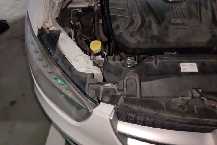 Used Bestune X80 2015 1.8T Automatic Luxury Model Engine Bay Right