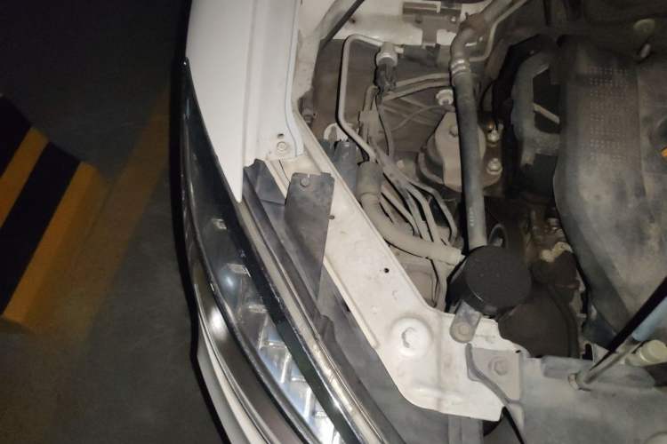 Used Bestune X80 2015 2.0L Automatic Comfort Anniversary Edition Engine Bay Right
