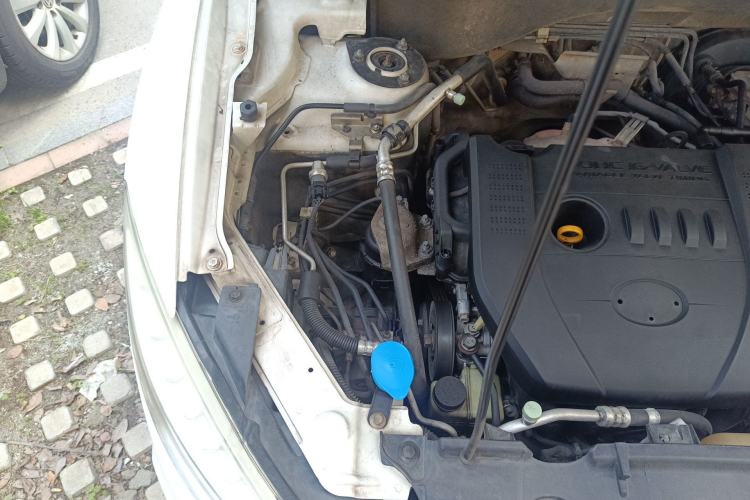 Used Bestune X80 2015 2.0L automatic luxury version Engine Bay Right