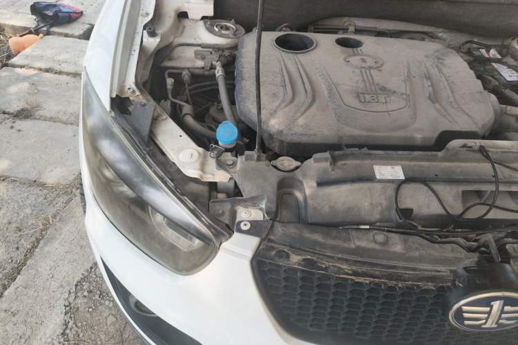 Used Bestune X80 2015 1.8T Automatic Sport Model Engine Bay Right