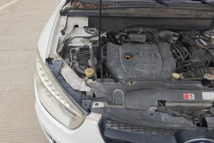 Used Bestune X80 2015 2.0L automatic comfort version Engine Bay Right