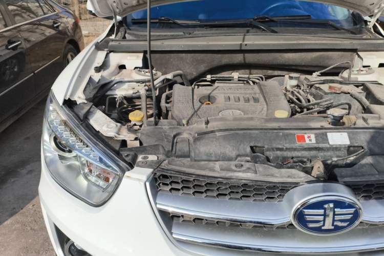 Used Bestune X80 2015 2.0L Manual Luxury Edition Engine Bay Right
