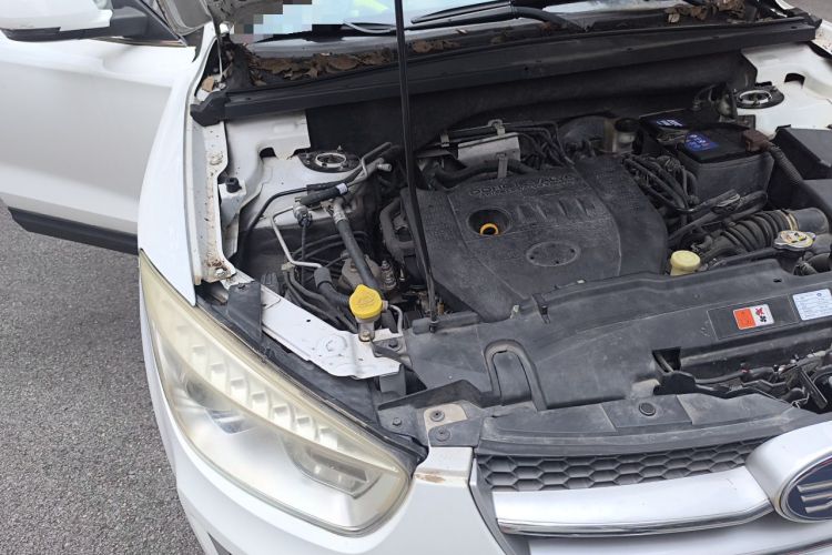 Used Bestune X80 2015 2.0L automatic luxury version Engine Bay Right