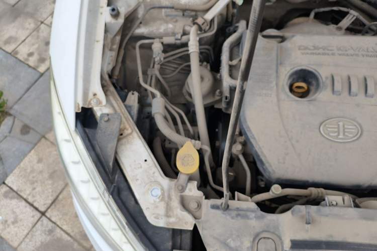 Used Bestune X80 2015 2.0L automatic comfort version Engine Bay Right