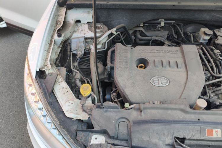 Used Bestune X80 2015 2.0L automatic comfort version Engine Bay Right